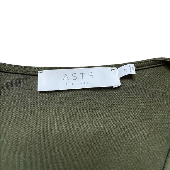 ASTR THE LABEL V-neck Knotted Front Long Sleeve Top Green Size XL - Picture 7 of 7